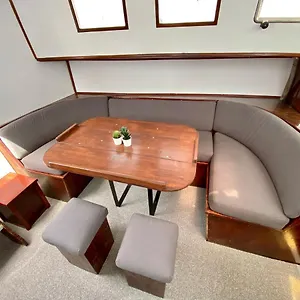 Fantastico Velero En Barcelona Hotel en barco Sant Adrià de Besòs